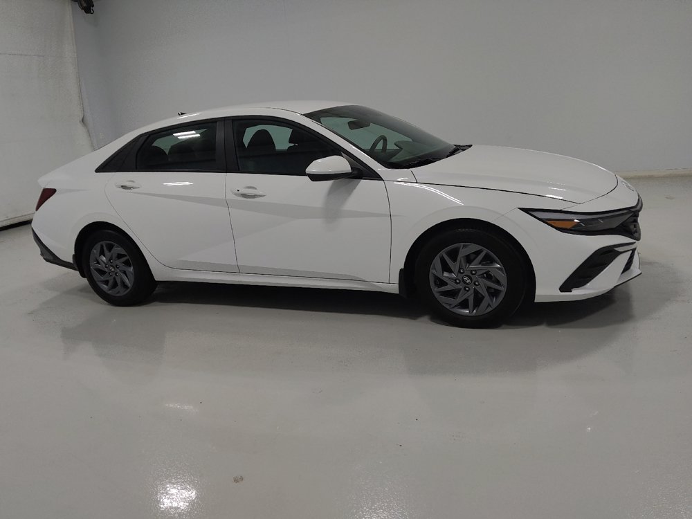Used 2024 Hyundai Elantra SEL FWD image 11