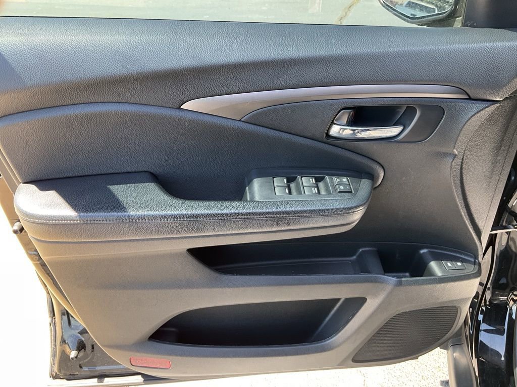Used 2017 Honda Pilot EX-L image 3