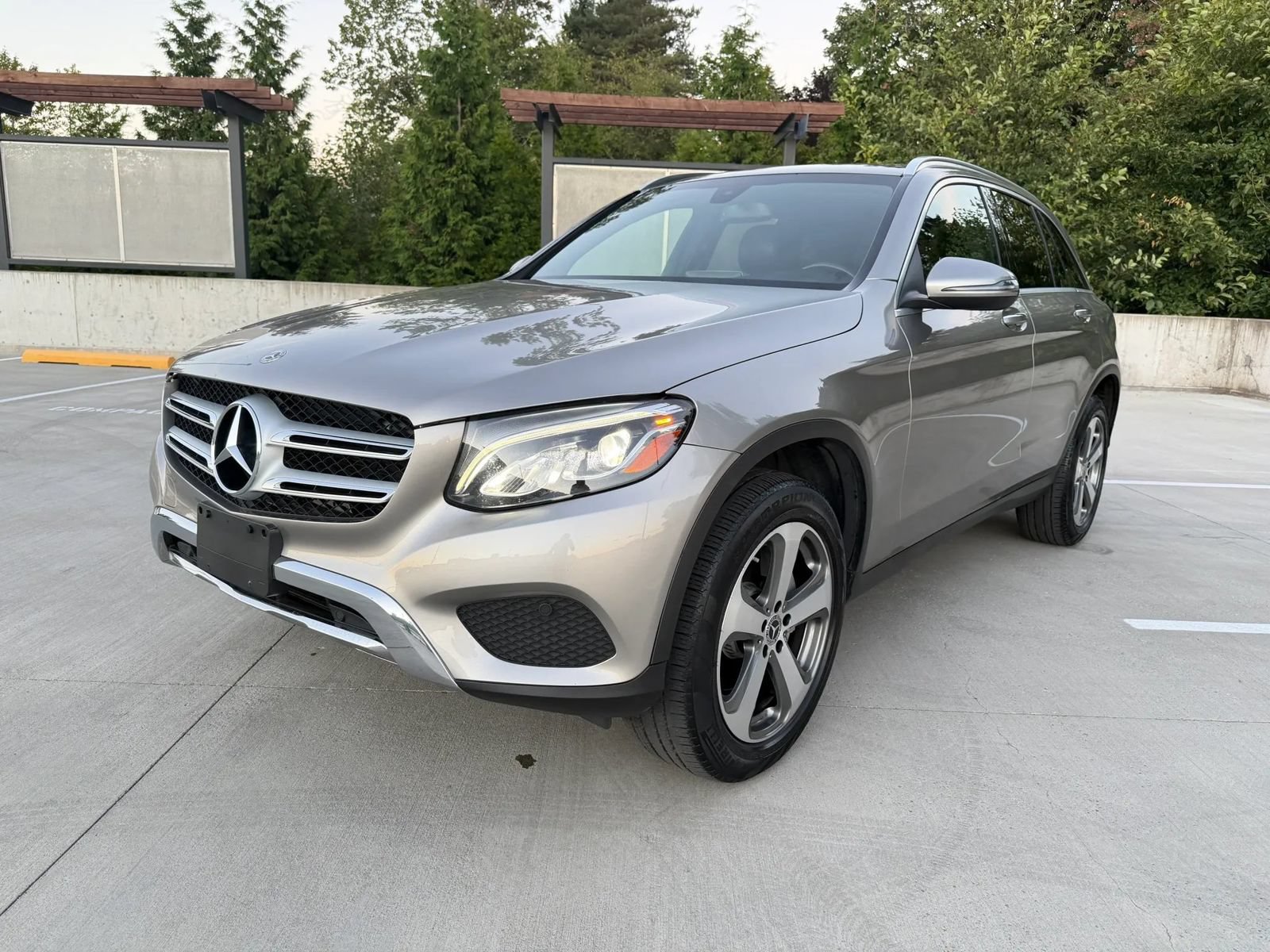 Used 2019 Mercedes-Benz GLC 300 4MATIC image 2