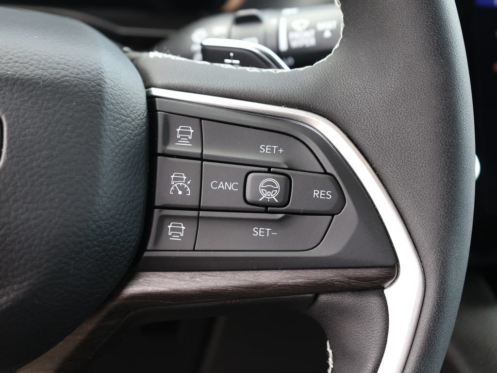 Used 2026 Jeep Grand Cherokee Limited w/ Luxury Tech Group II RWD image 38