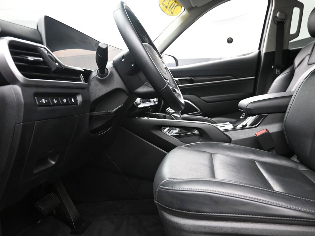 Used 2025 Kia Telluride S image 15