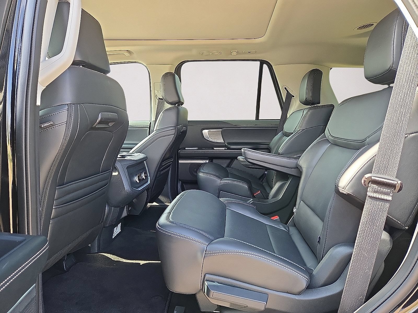 Used 2025 Ford Expedition Platinum AWD/4WD image 16
