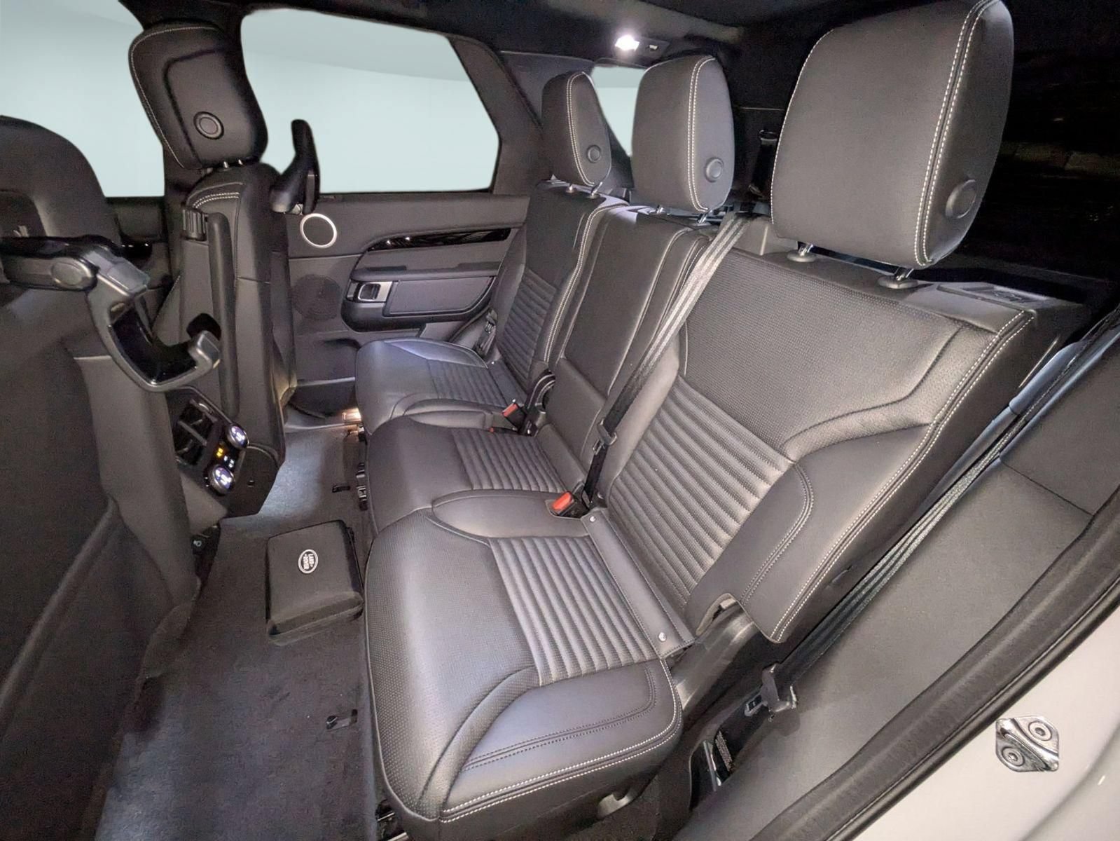 New 2026 Land Rover Discovery S AWD/4WD image 25