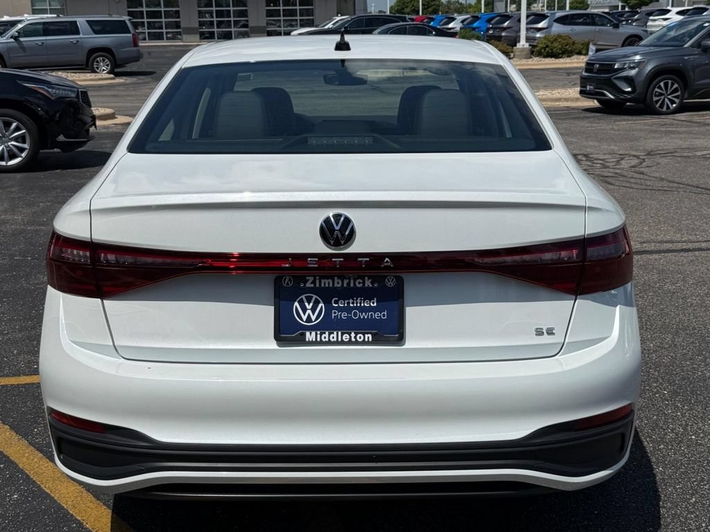 Used 2025 Volkswagen Jetta SE FWD image 4