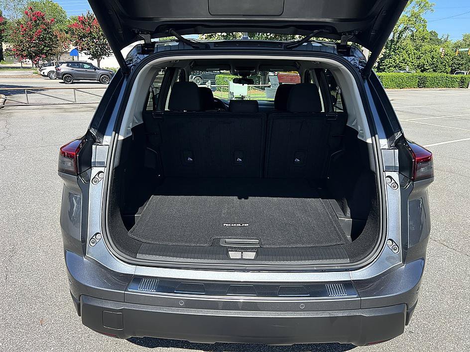 Certified 2025 Nissan Rogue SV FWD image 15