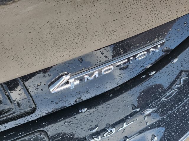 Used 2025 Volkswagen Tiguan SE R-Line AWD/4WD image 10