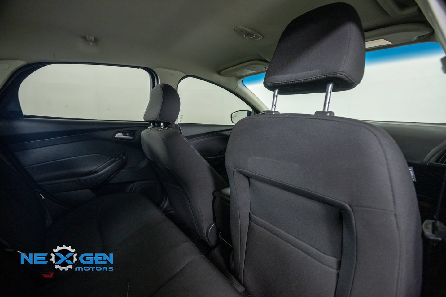 Used 2017 Ford Focus SE w/ SE Sport Package FWD image 32