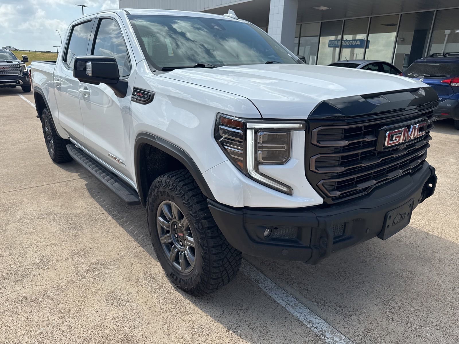 Used 2025 GMC Sierra 1500 AT4X image 9