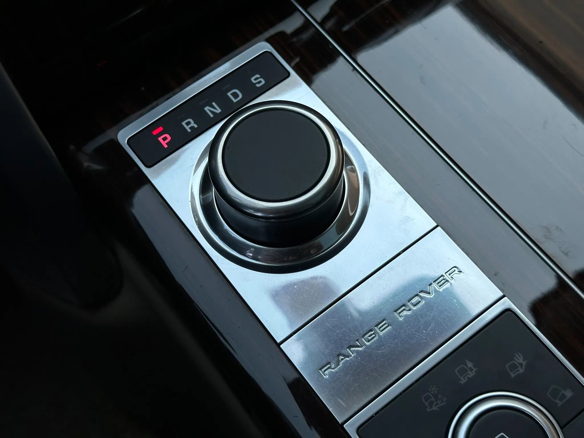 Used 2016 Land Rover Range Rover HSE image 40