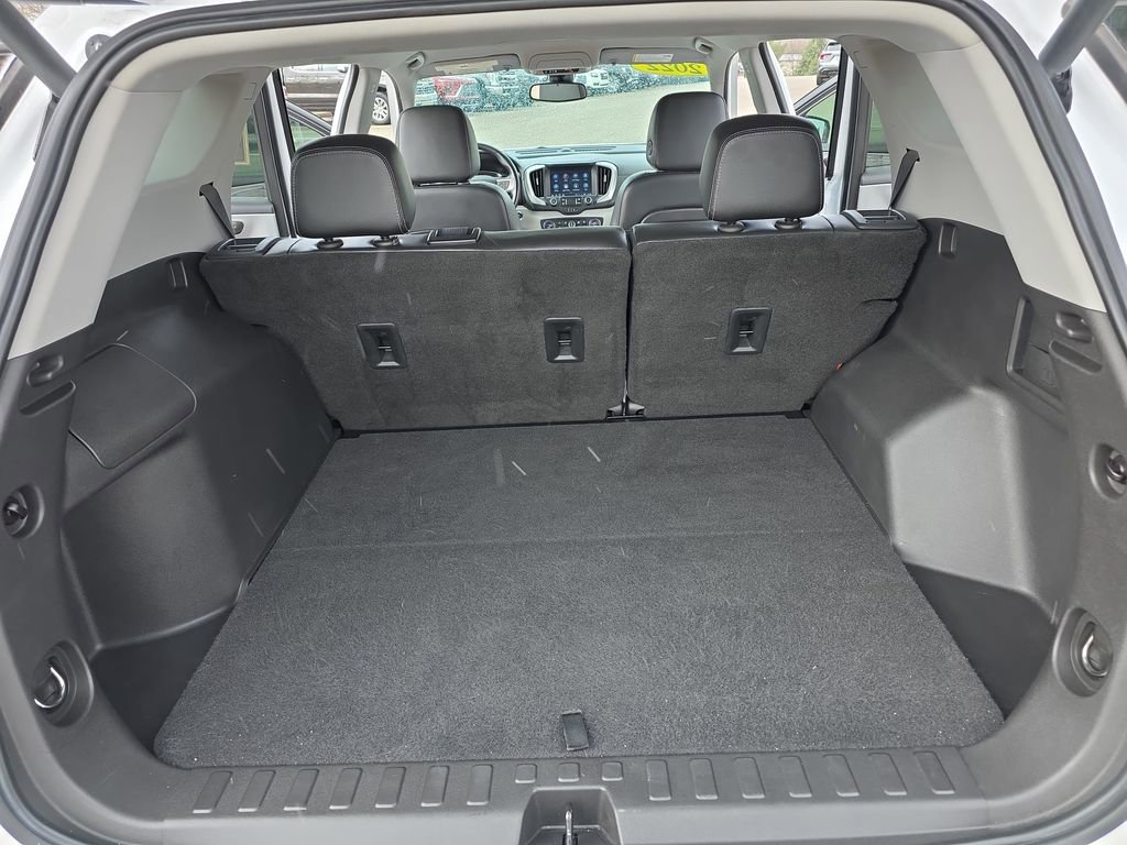 Used 2022 GMC Terrain SLT image 12