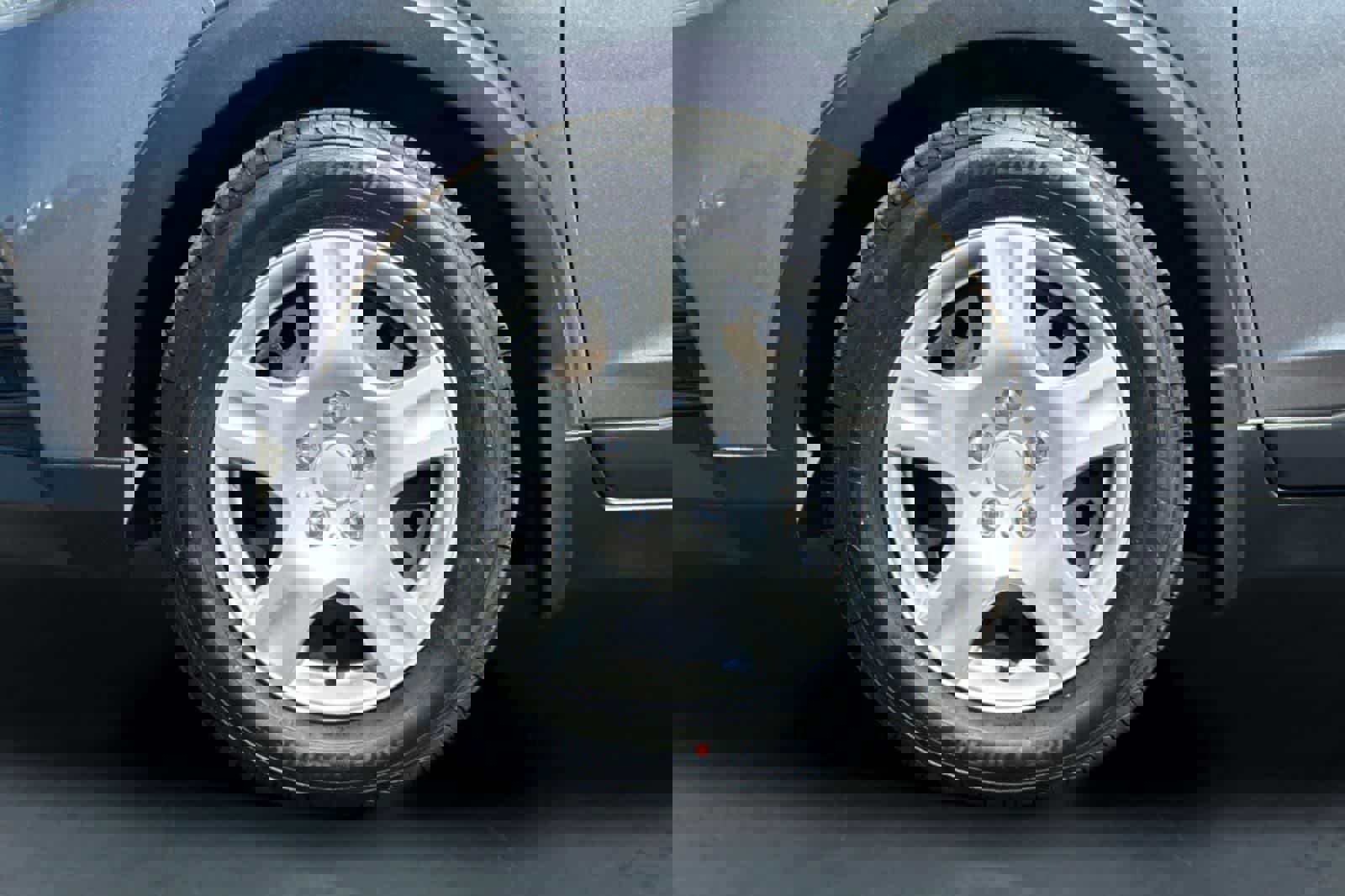 Used 2018 Nissan Kicks S FWD image 29