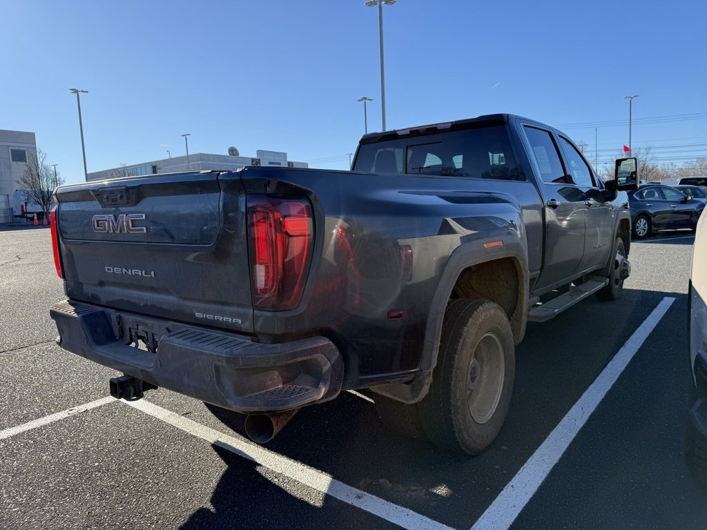 Used 2023 GMC Sierra 3500 Denali image 3