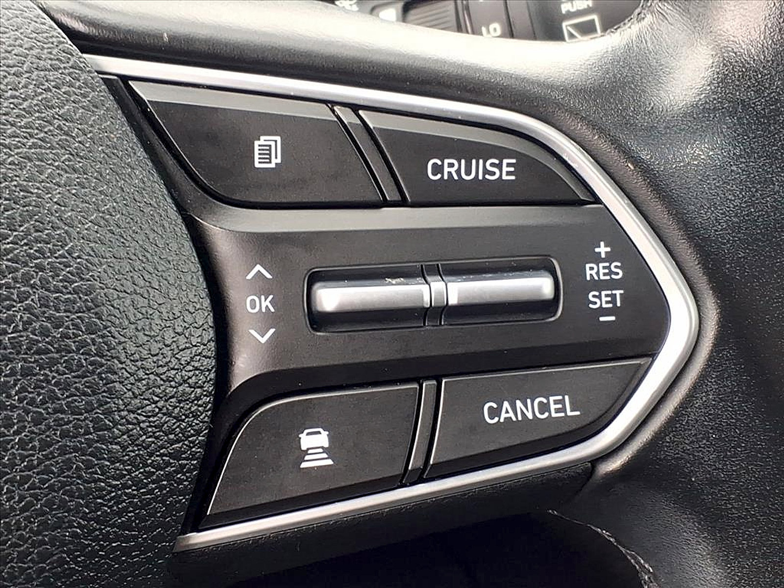 Used 2020 Hyundai Santa Fe SEL w/ Convenience + Premium Package image 18