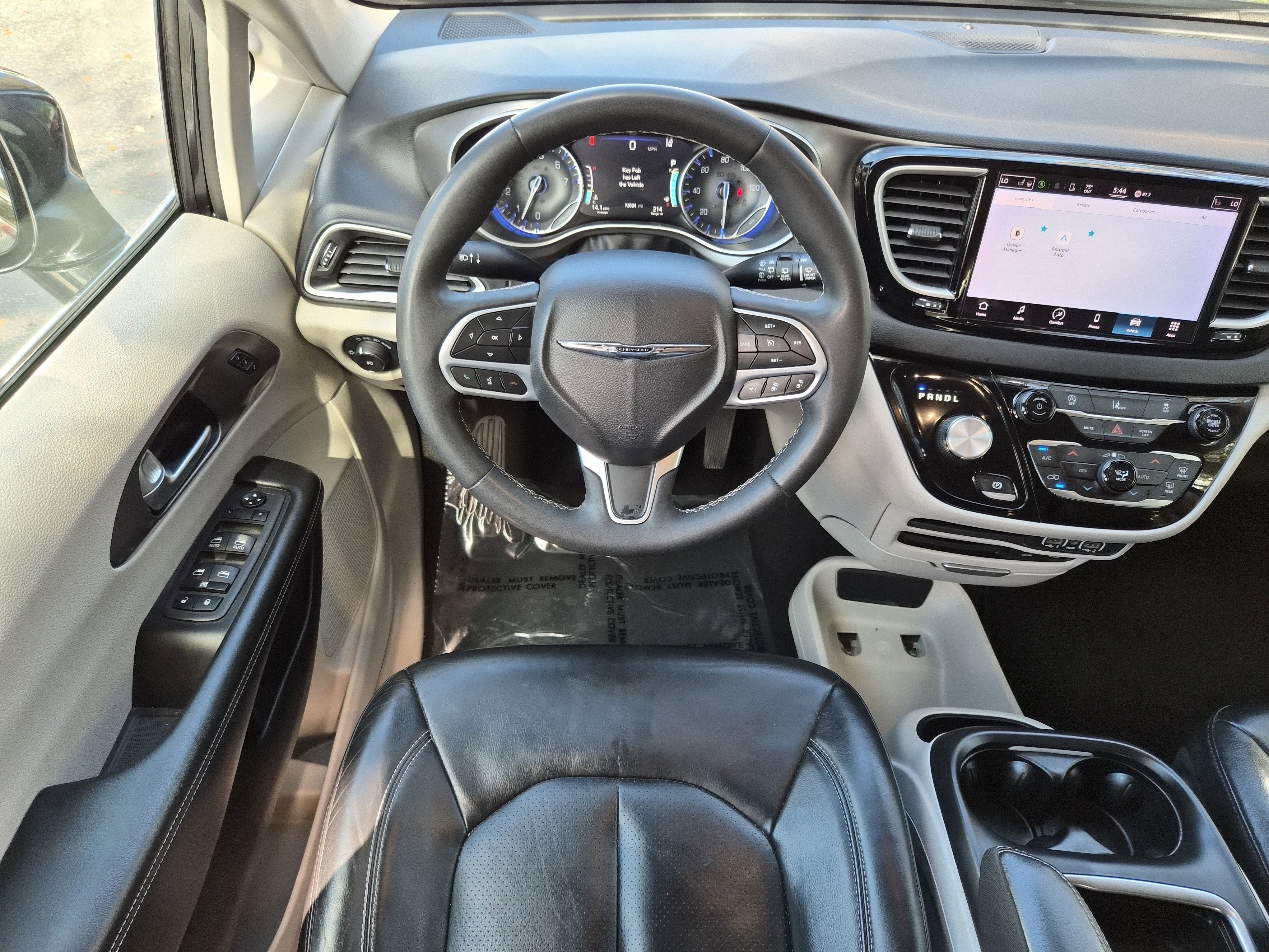 Used 2022 Chrysler Pacifica Touring-L image 10