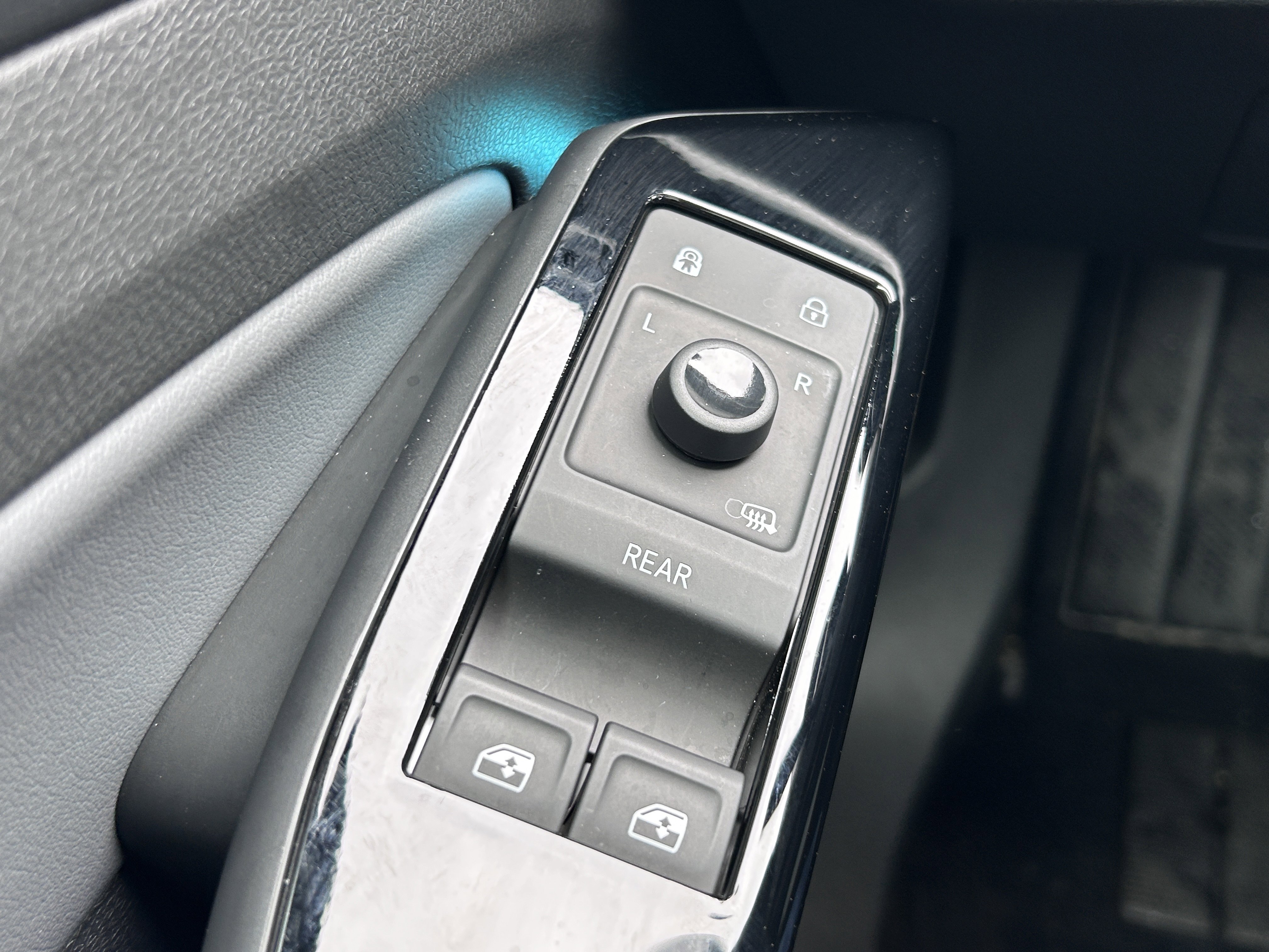 Used 2023 Volkswagen ID.4 Pro S Plus image 16