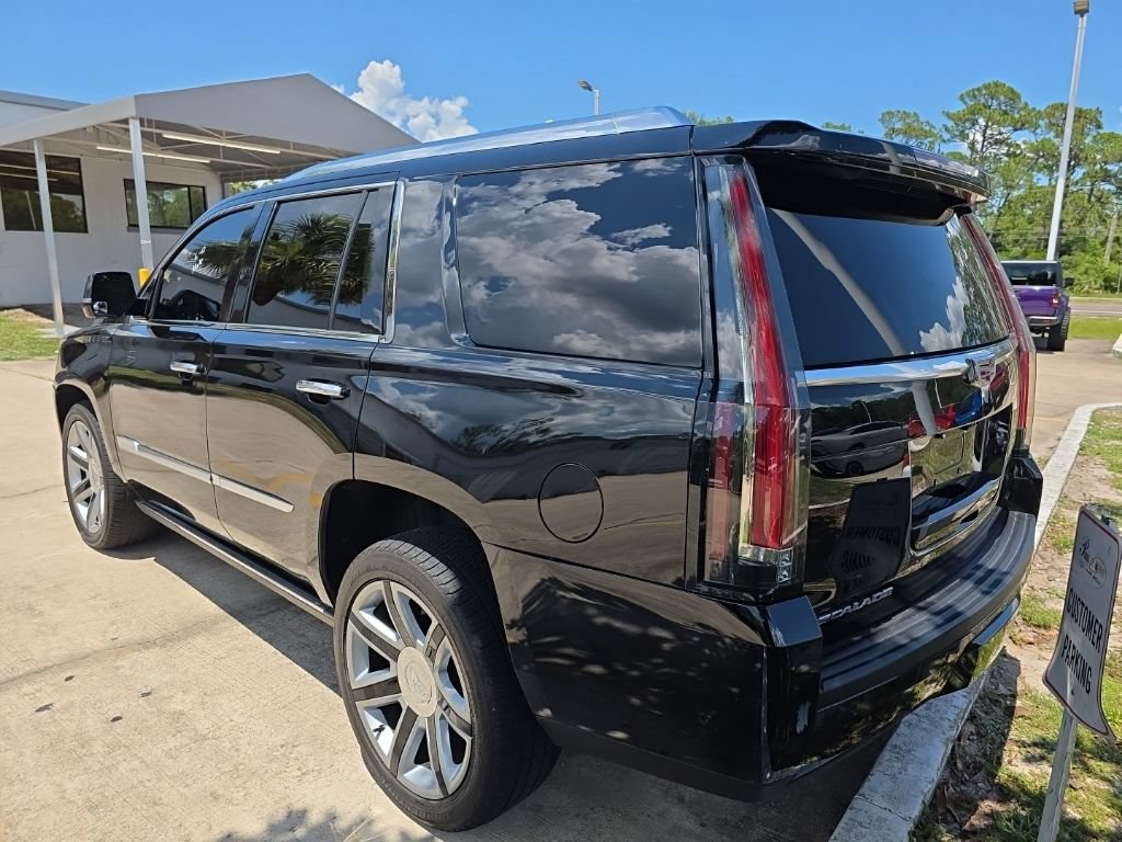 Used 2019 Cadillac Escalade Premium Luxury RWD image 2