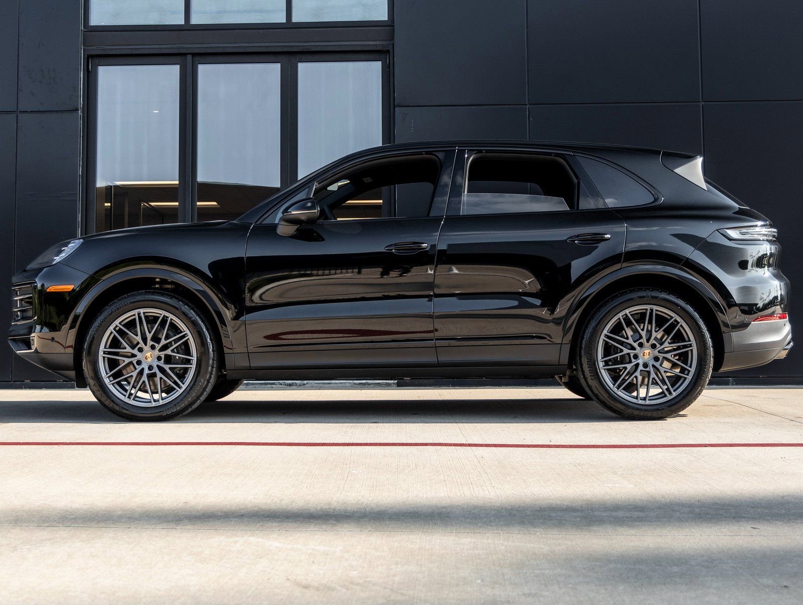 Certified 2025 Porsche Cayenne video 2