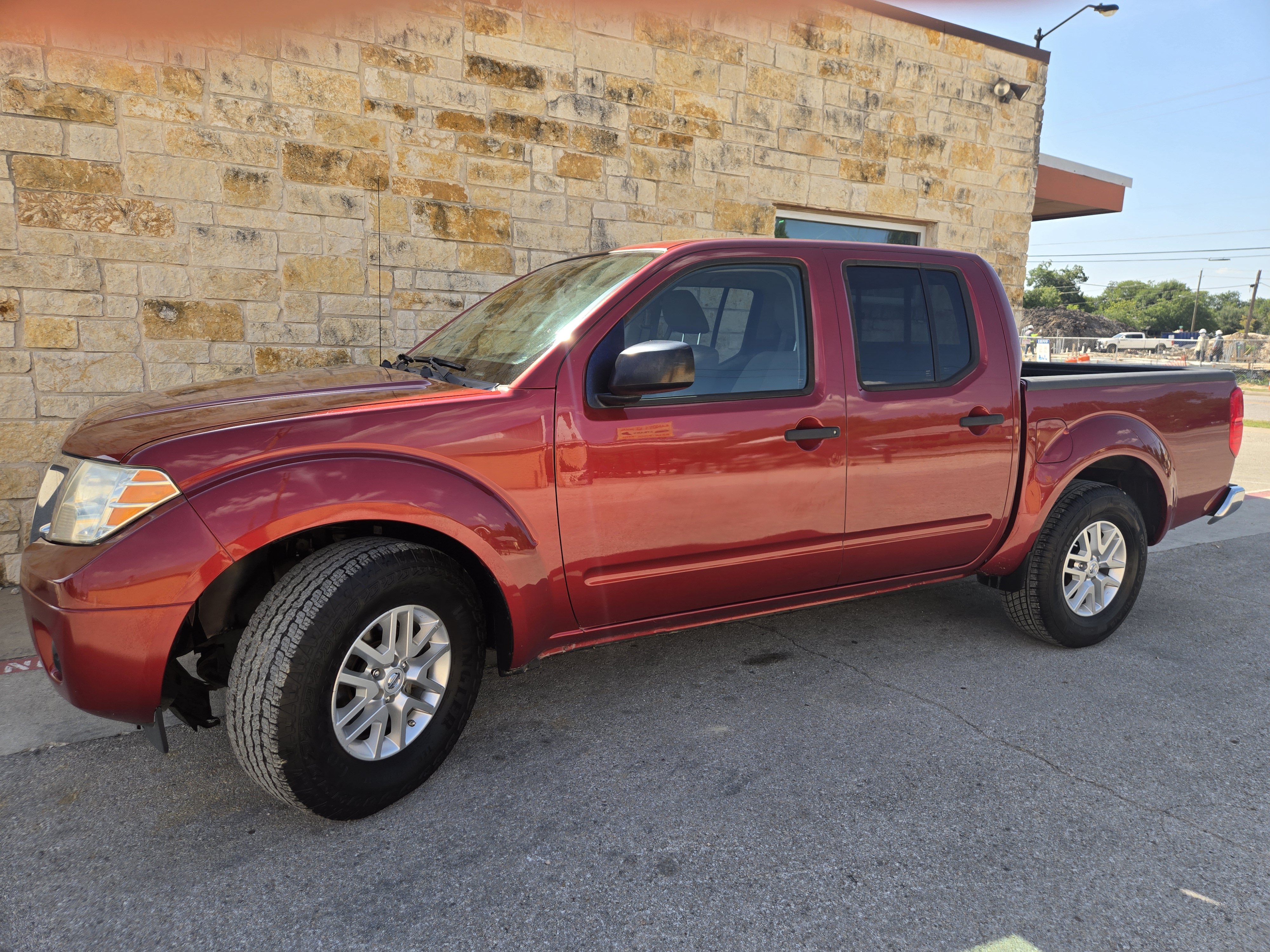 Used 2019 Nissan Frontier SV RWD image 2