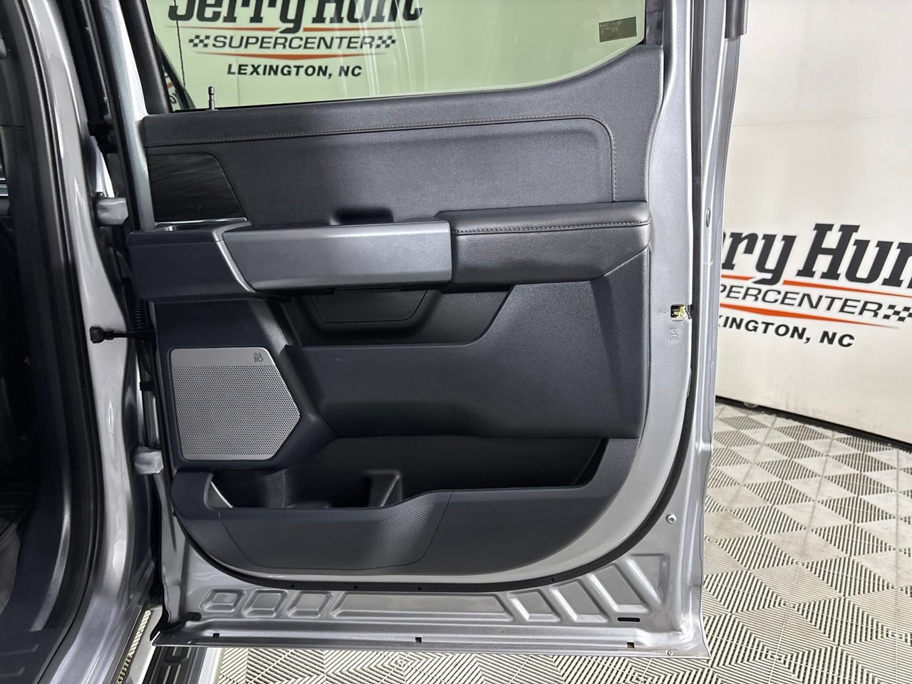 Used 2025 Ford F150 Lariat w/ Equipment Group 501A Mid AWD/4WD image 28
