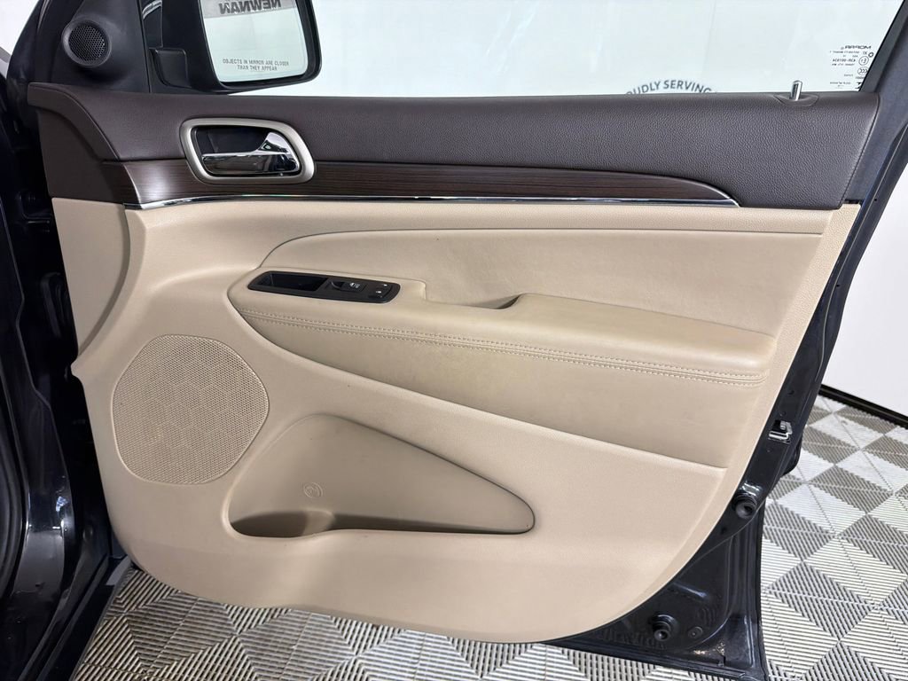 Used 2014 Jeep Grand Cherokee Overland w/ Advanced Technology Group image 16