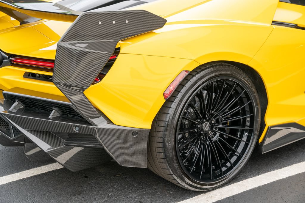 Used 2024 Lamborghini Revuelto AWD/4WD image 16