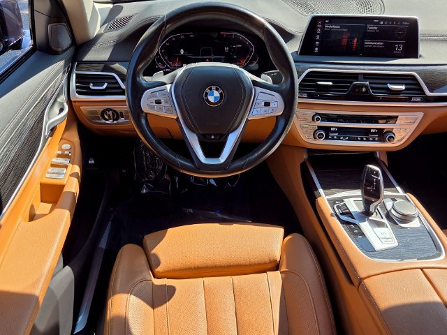 Used 2020 BMW 740i xDrive AWD/4WD image 13