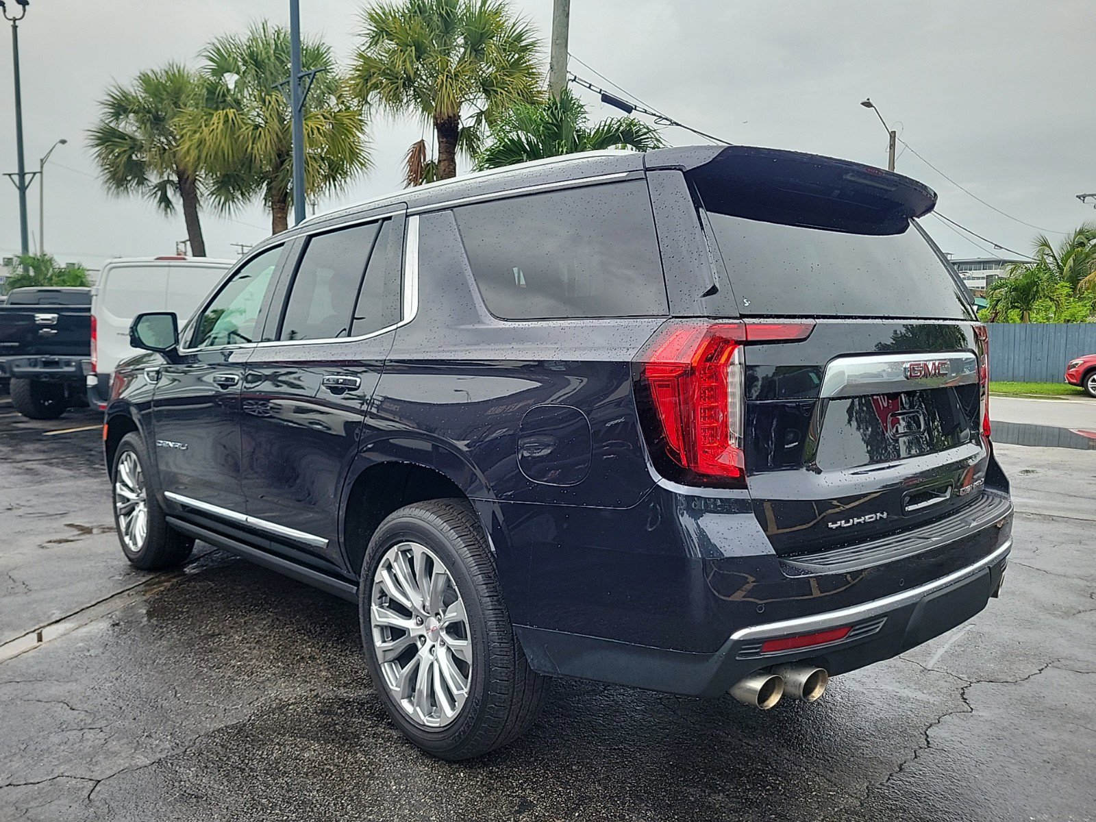 Used 2023 GMC Yukon Denali RWD image 4
