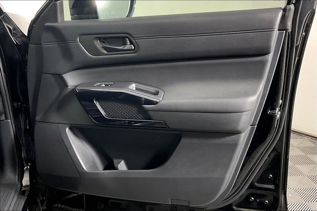 Certified 2025 Nissan Pathfinder S image 25