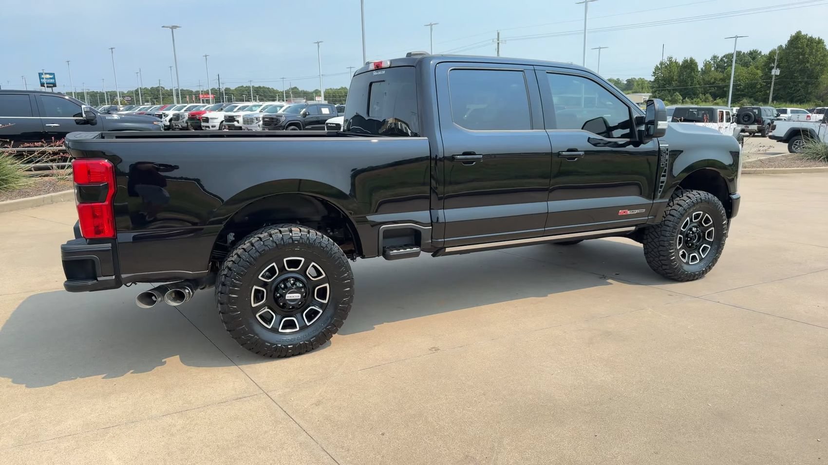 Used 2025 Ford F350 Platinum AWD/4WD image 9