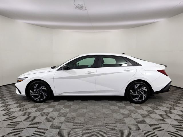 Certified 2025 Hyundai Elantra SEL image 2