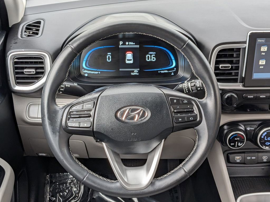 Used 2025 Hyundai Venue SEL image 23