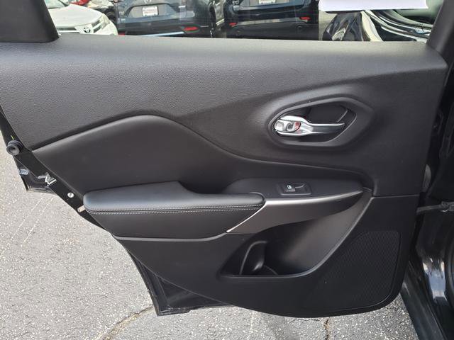 Used 2019 Jeep Cherokee Limited image 13