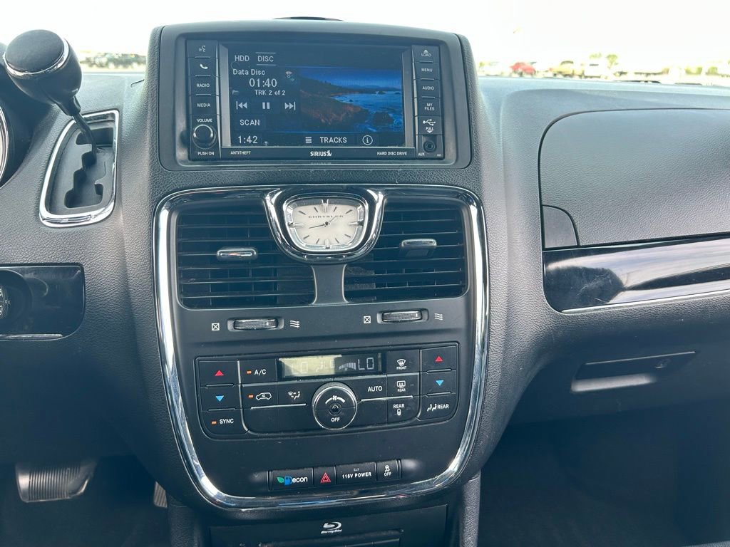 Used 2013 Chrysler Town & Country S FWD image 26