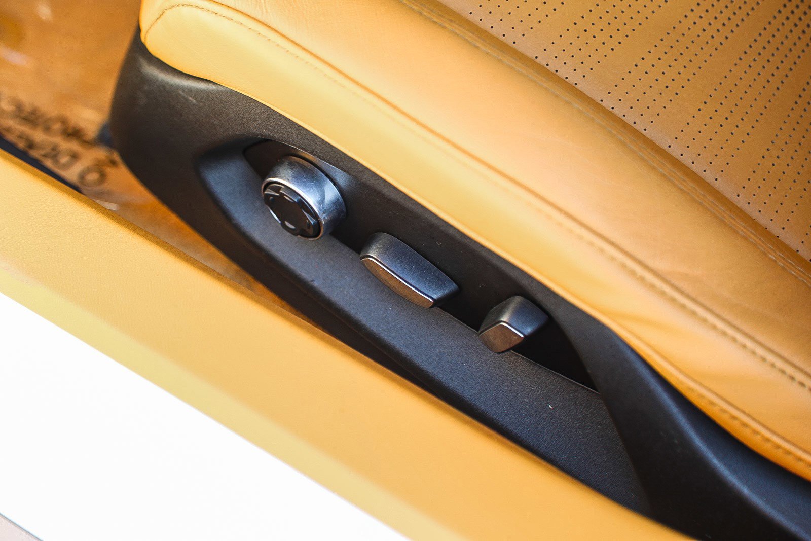 Used 2022 Chevrolet Corvette Stingray Premium Conv w/ Z51 Performance Package image 18