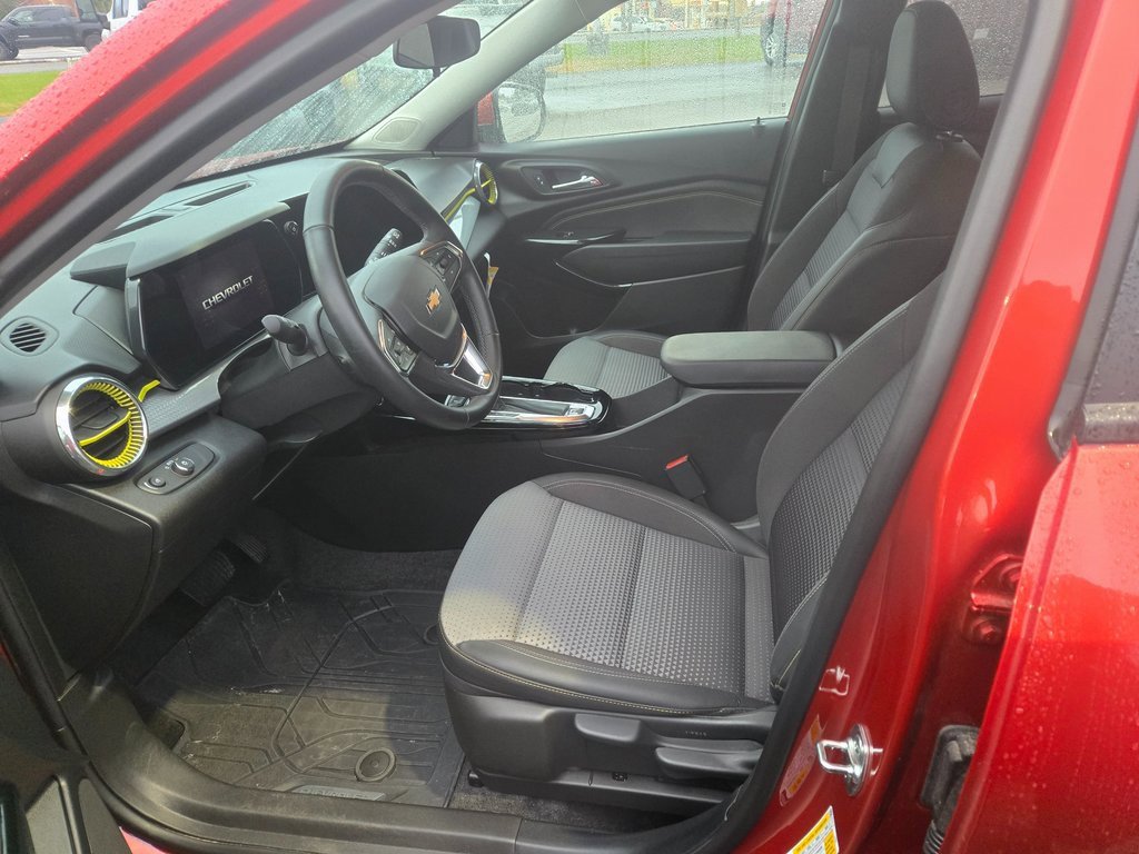 Used 2024 Chevrolet Trax LT w/ Driver Confidence Package image 7