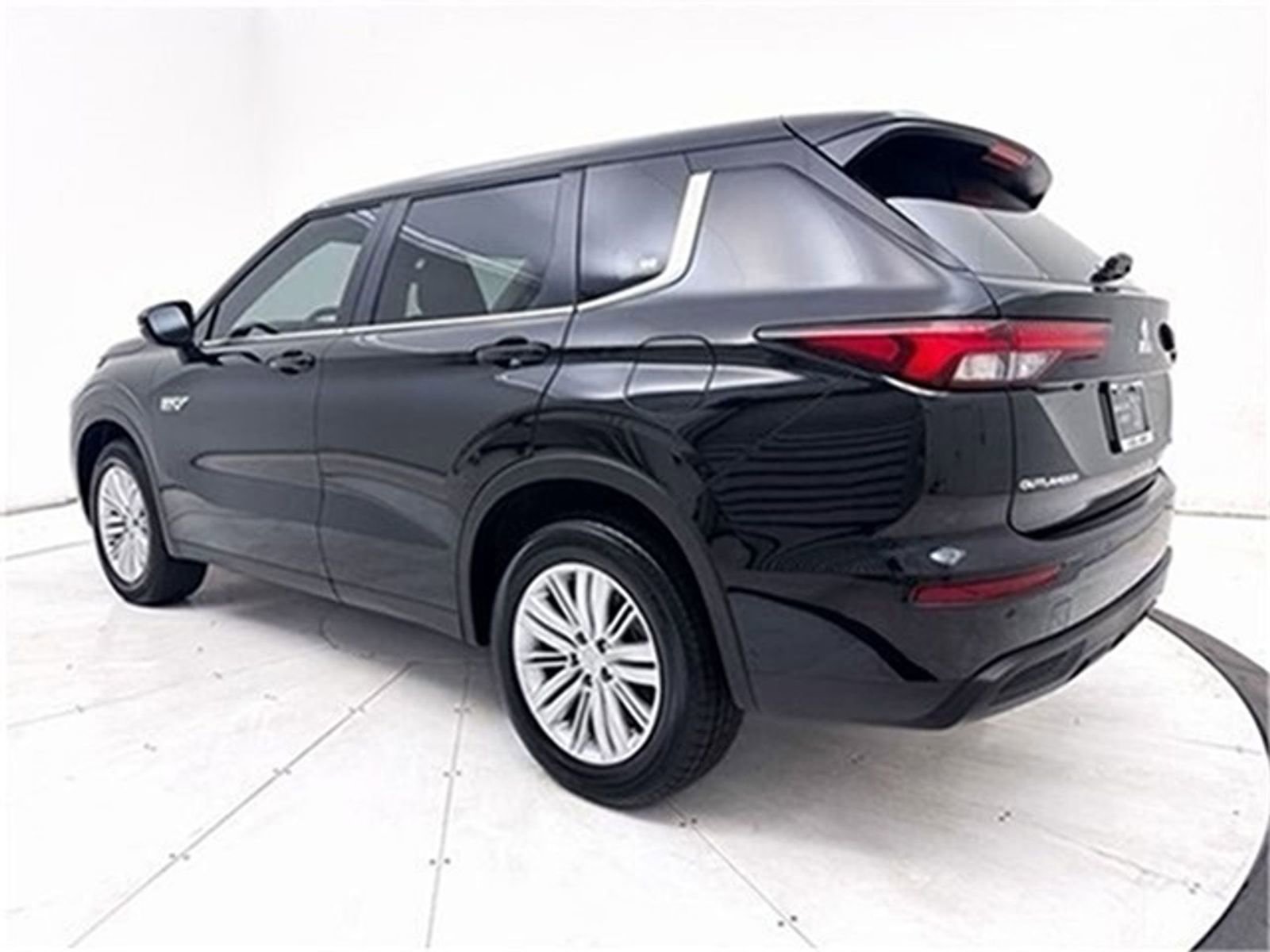 New 2025 Mitsubishi Outlander ES image 6
