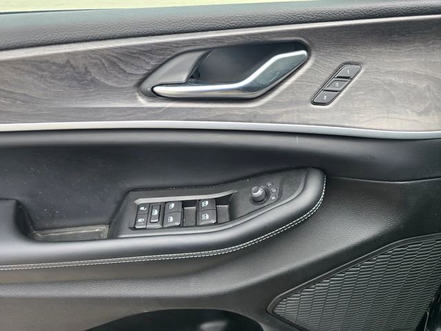 Used 2024 Jeep Grand Cherokee L Limited w/ Black Appearance Package image 18