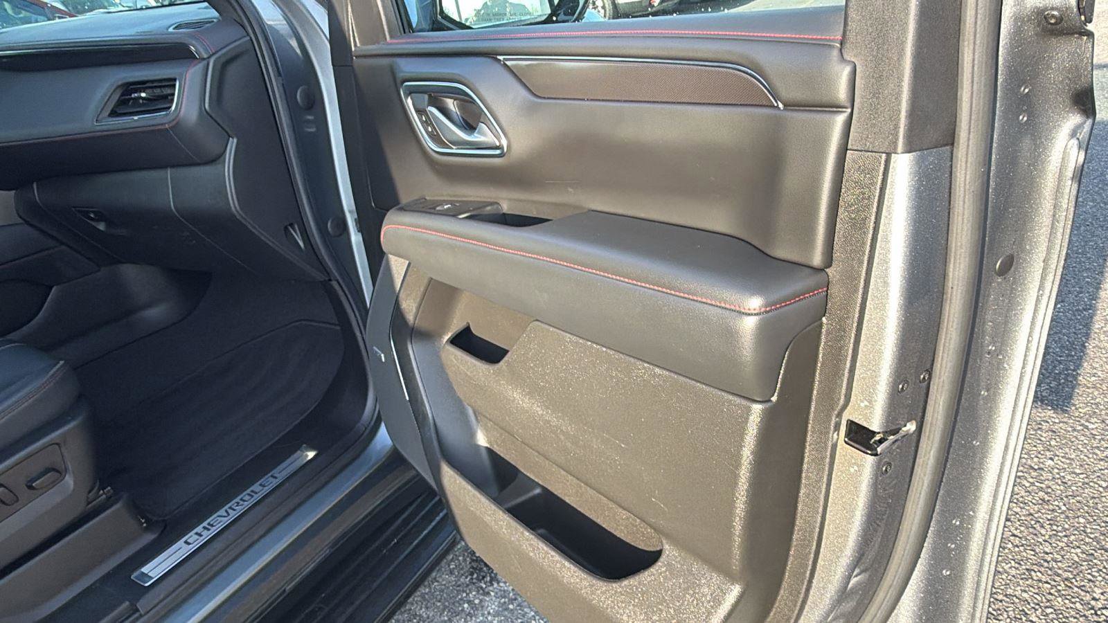 Used 2022 Chevrolet Tahoe RST w/ Sport Performance Package AWD/4WD image 16