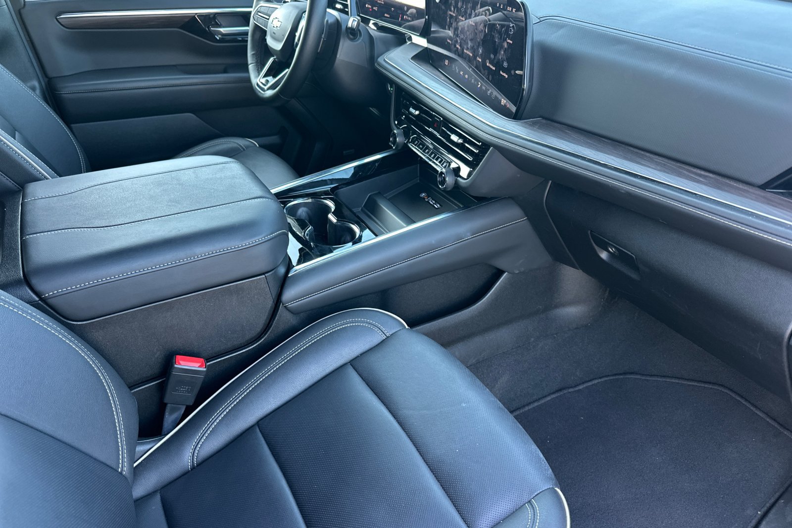 Used 2026 Chevrolet Suburban Premier w/ Sun And Tow Package AWD/4WD image 20