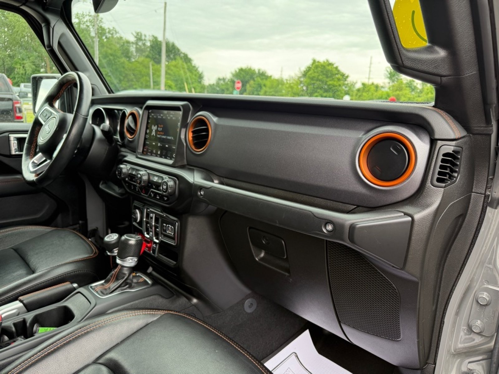 Used 2021 Jeep Gladiator Mojave w/ Uconnect 4C Nav & Sound Group AWD/4WD image 24