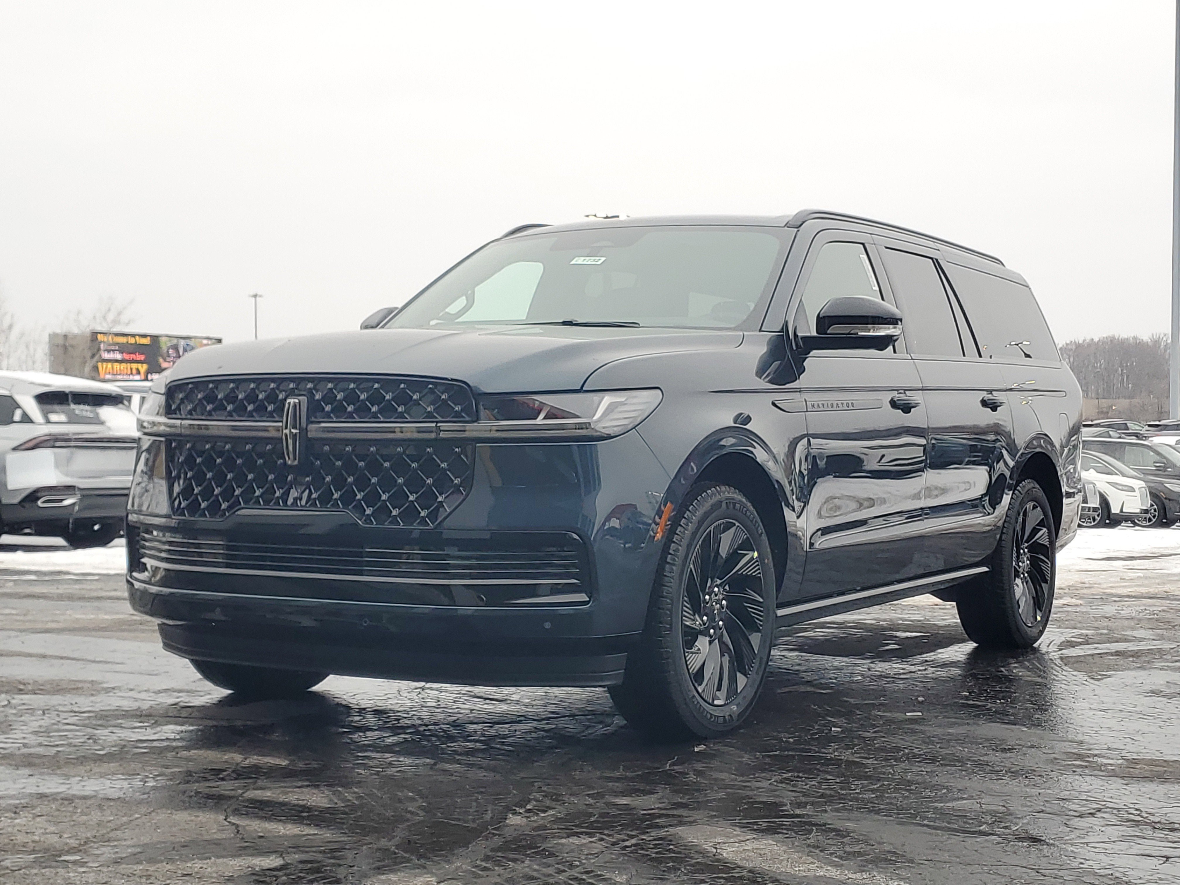 New 2025 Lincoln Navigator L Reserve w/ Jet Appearance Package image 2