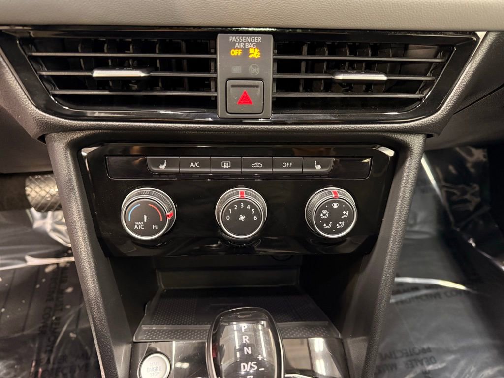 Used 2023 Volkswagen Taos SE w/ Panoramic Sunroof Package image 18