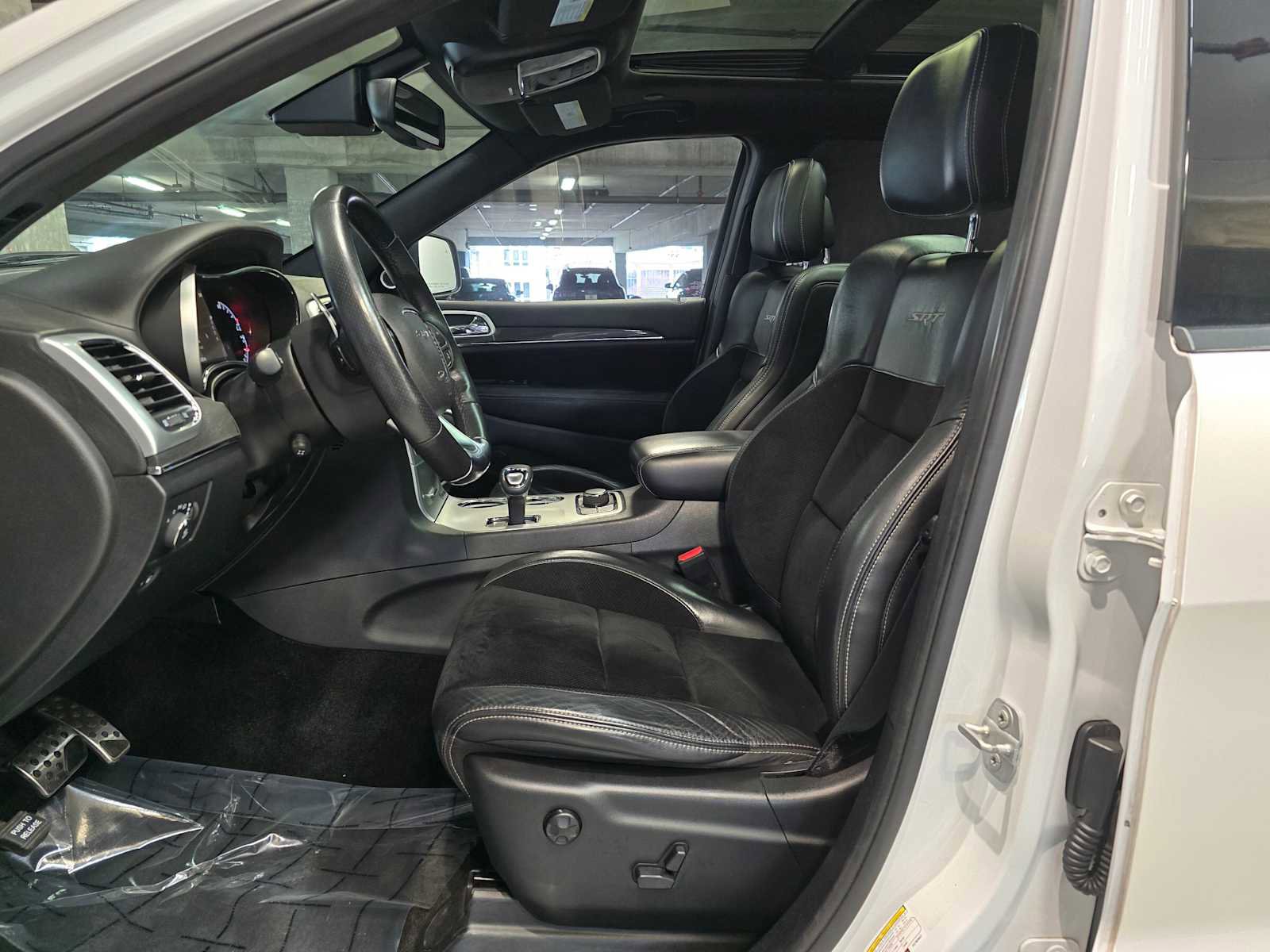 Used 2015 Jeep Grand Cherokee SRT w/ Luxury Group II image 26