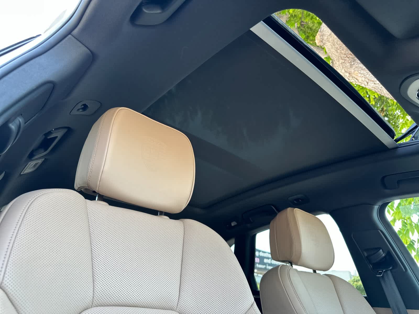 Certified 2025 Porsche Macan AWD/4WD image 18