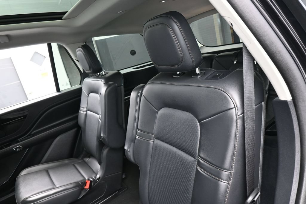 Used 2025 Lincoln Aviator 2WD image 29