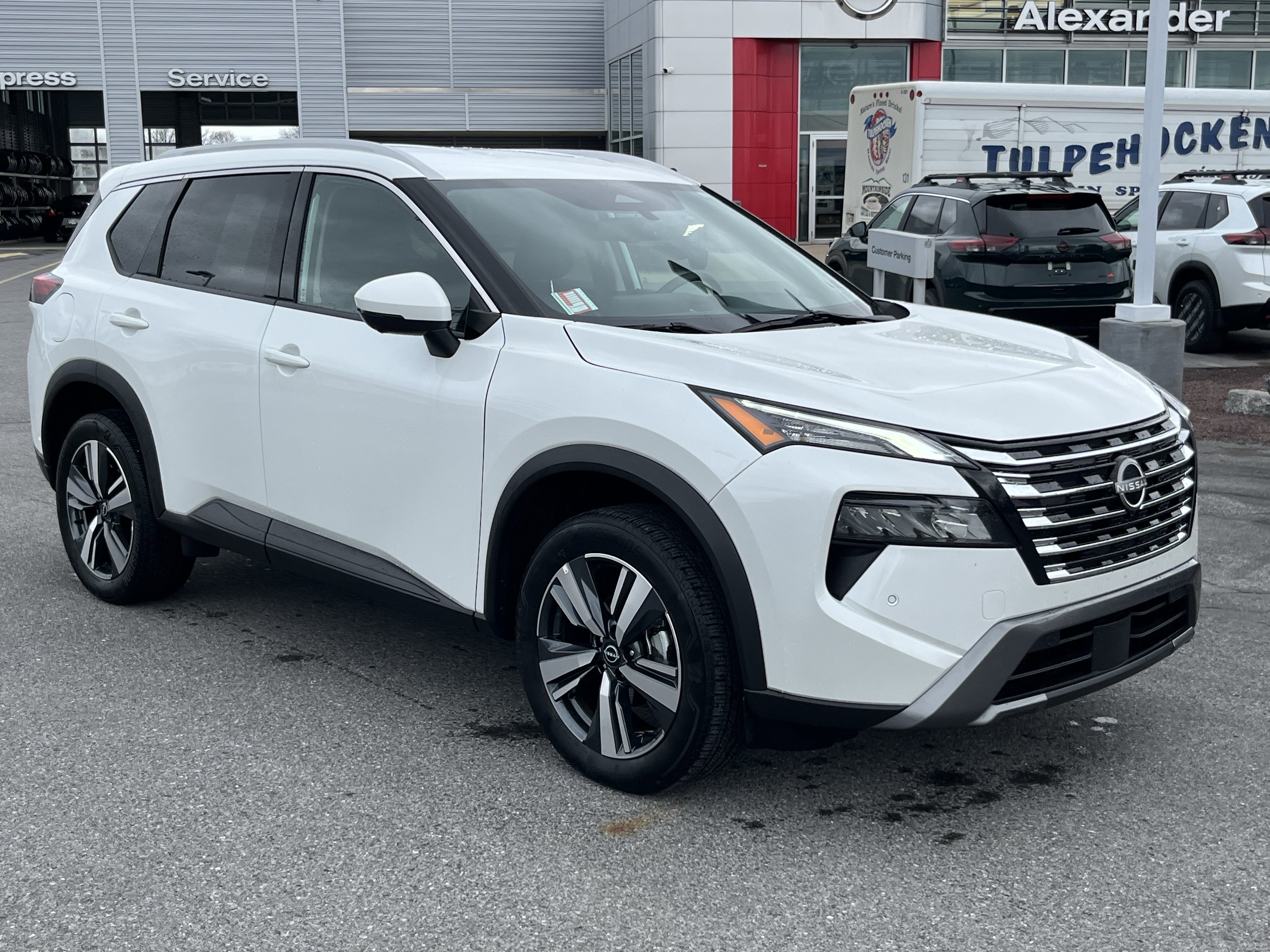 Used 2024 Nissan Rogue SL image 1
