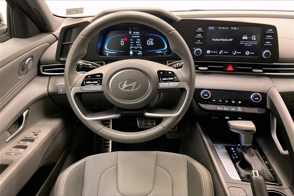 Certified 2025 Hyundai Elantra Sport image 4