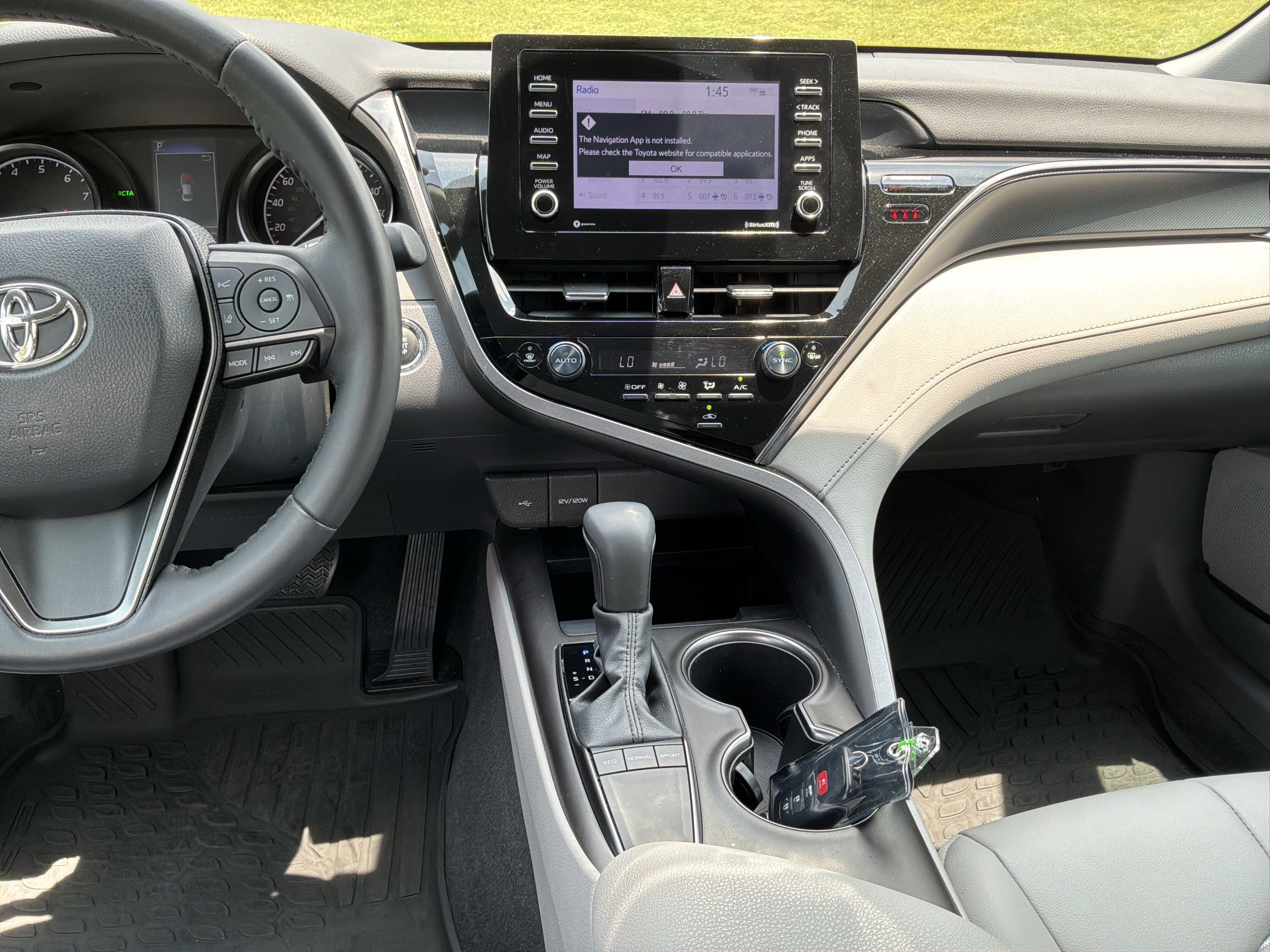 Used 2023 Toyota Camry SE w/ Convenience Package FWD image 29