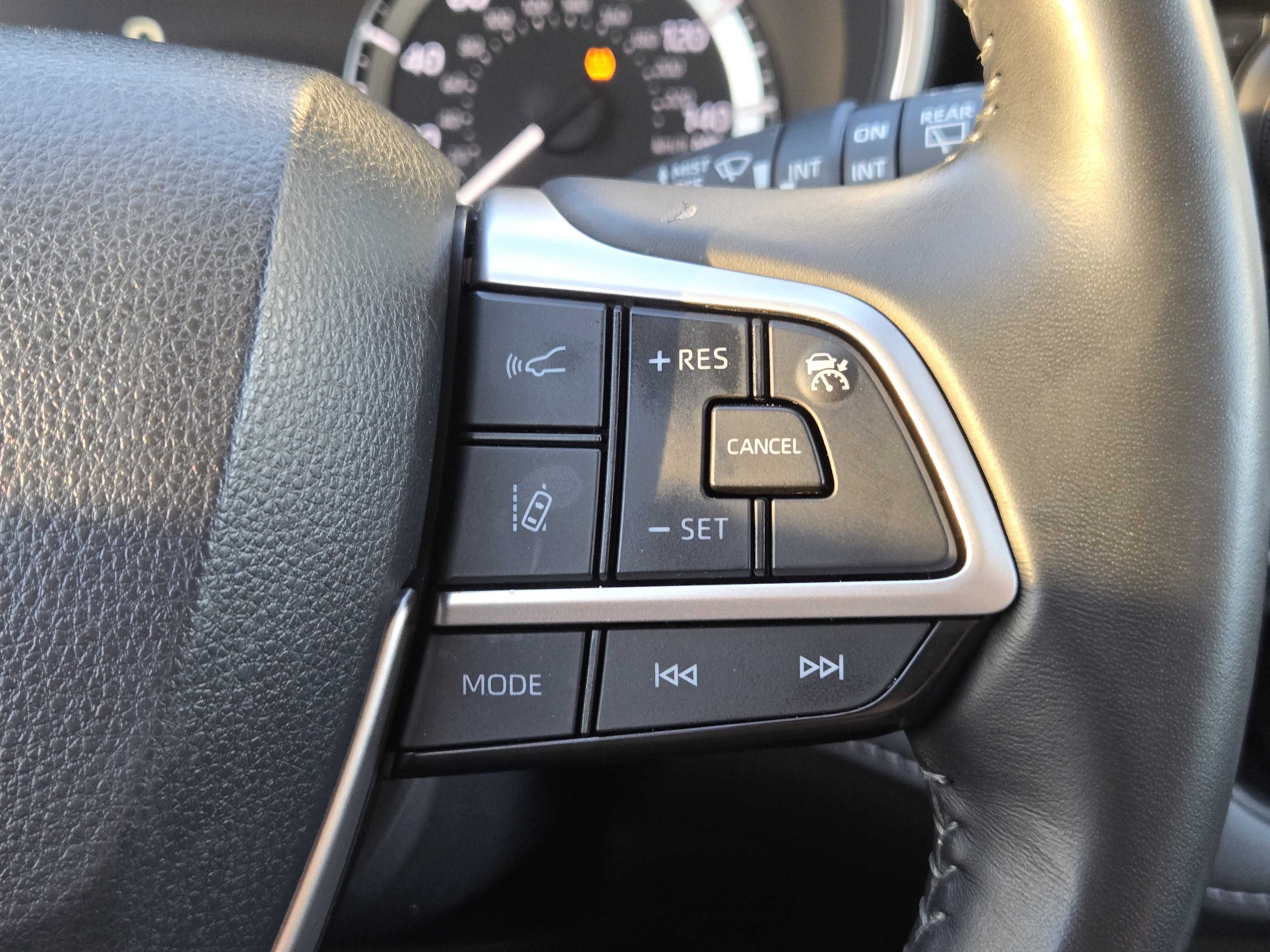 Used 2024 Toyota Highlander XLE image 32