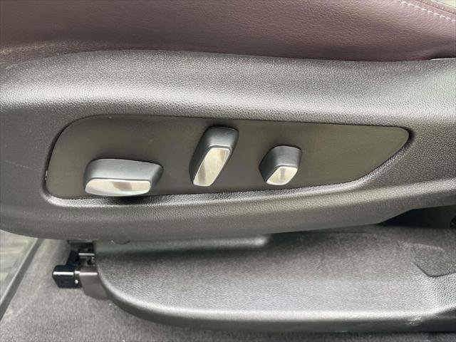 Used 2023 Cadillac XT6 Premium Luxury image 13